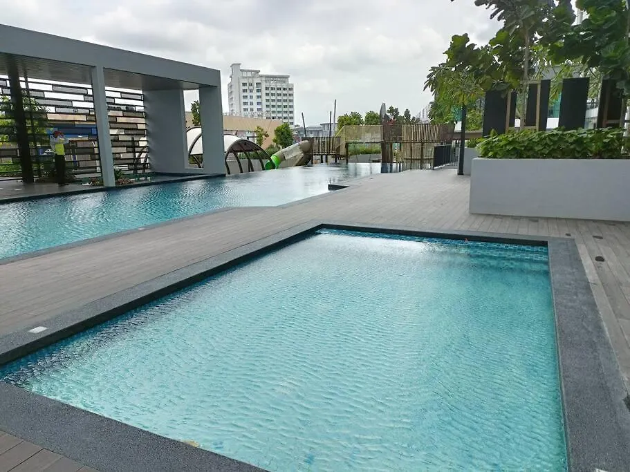 Sky Trees Netflix & Facilities With Balcony Διαμέρισμα Τζόχορ Μπάχρου