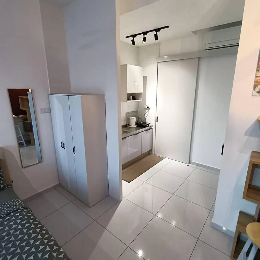 Sky Trees Netflix & Facilities With Balcony Διαμέρισμα Τζόχορ Μπάχρου 0*,